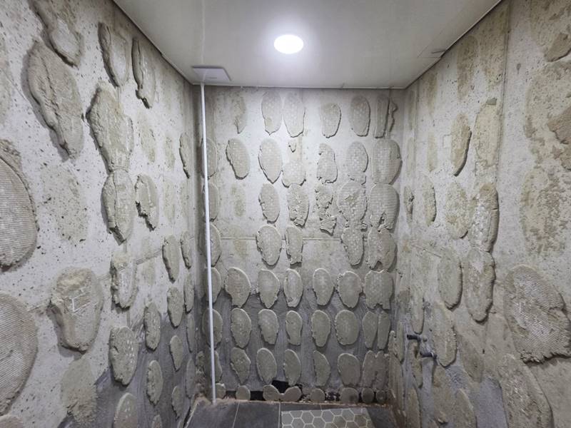 일산서구 문촌마을 화장실 바닥 미끄럼방지 논슬립 타일 덧방 및 물매(구배) 교정
